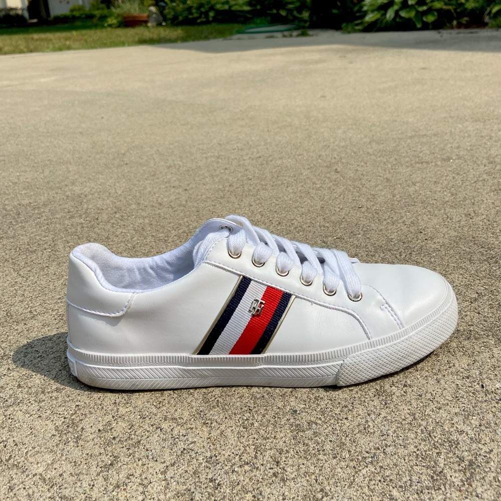 6.5 Women’s Tommy Hilfiger Sneakers